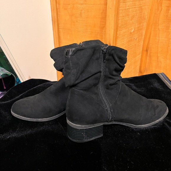 New Directions ‘Cassie’ Black Slouch Booties, Size 10 - Picture 8 of 10
